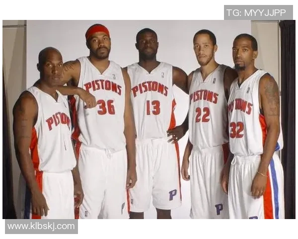 04年湖人对决活塞的经典对抗赛回顾与分析